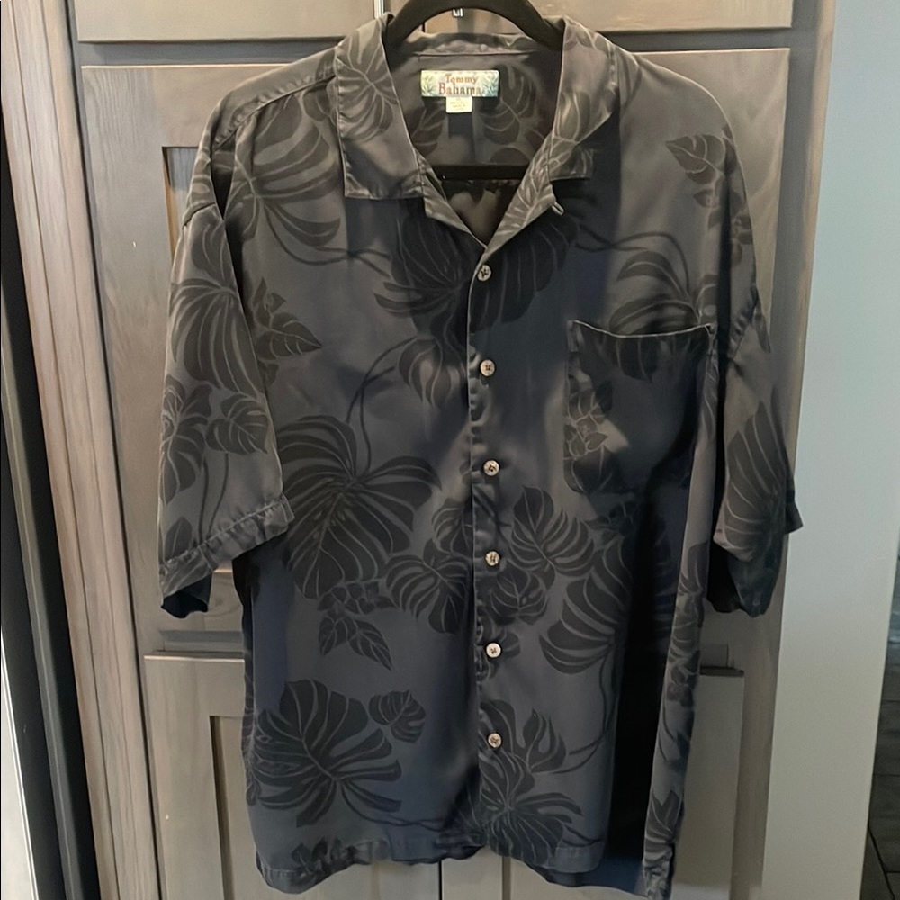 Tommy Bahama 100% Silk Black Floral Button-Up Shirt